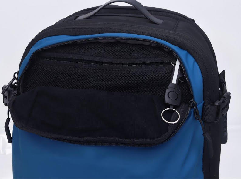 Travelite - Vacuum Compression Travel Backpack 17.3in with Pump - Blue