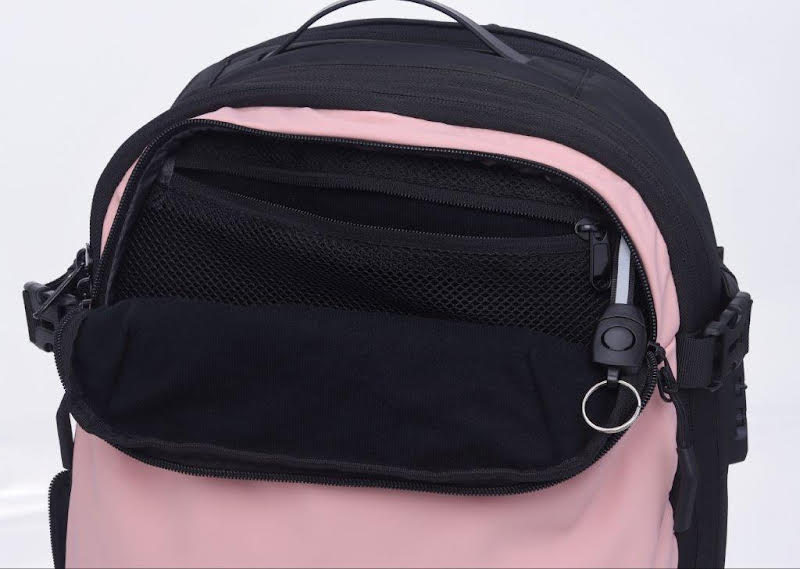 Travelite - Vacuum Compression Travel backpack 17.3in with pump - Pink