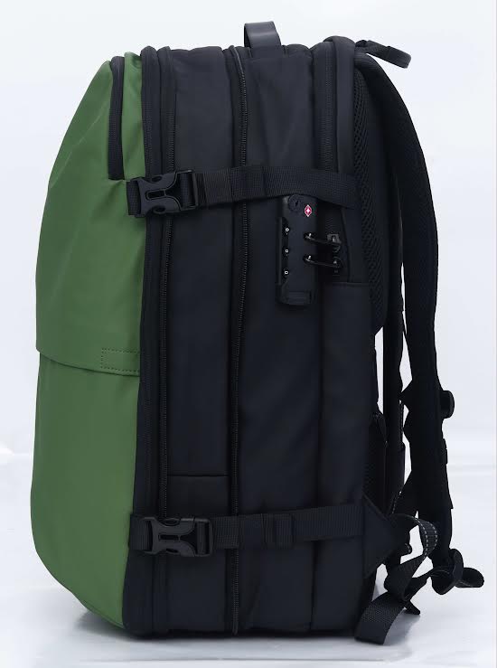 Travelite - Vacuum Compression Travel backpack 17.3in with pump - Green