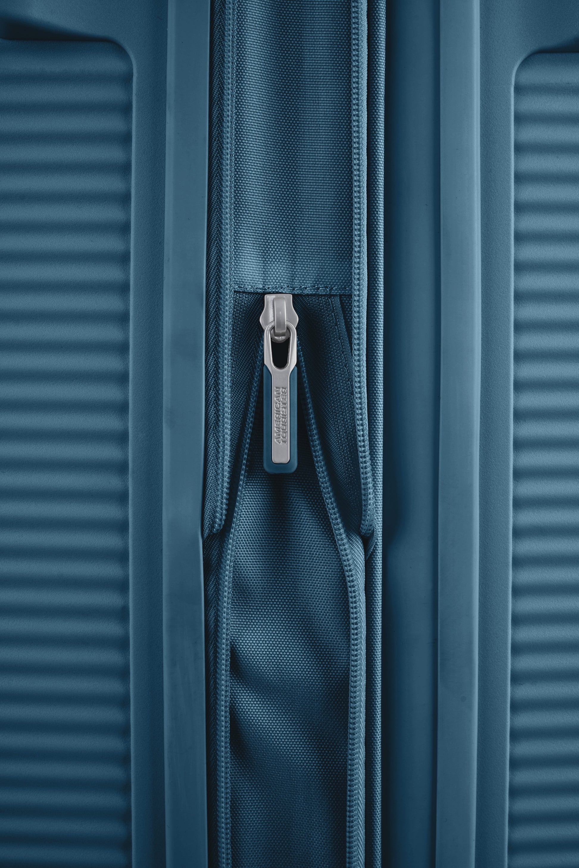 American Tourister - Curio 2.0 80cm Large Suitcase - Varsity Green-7