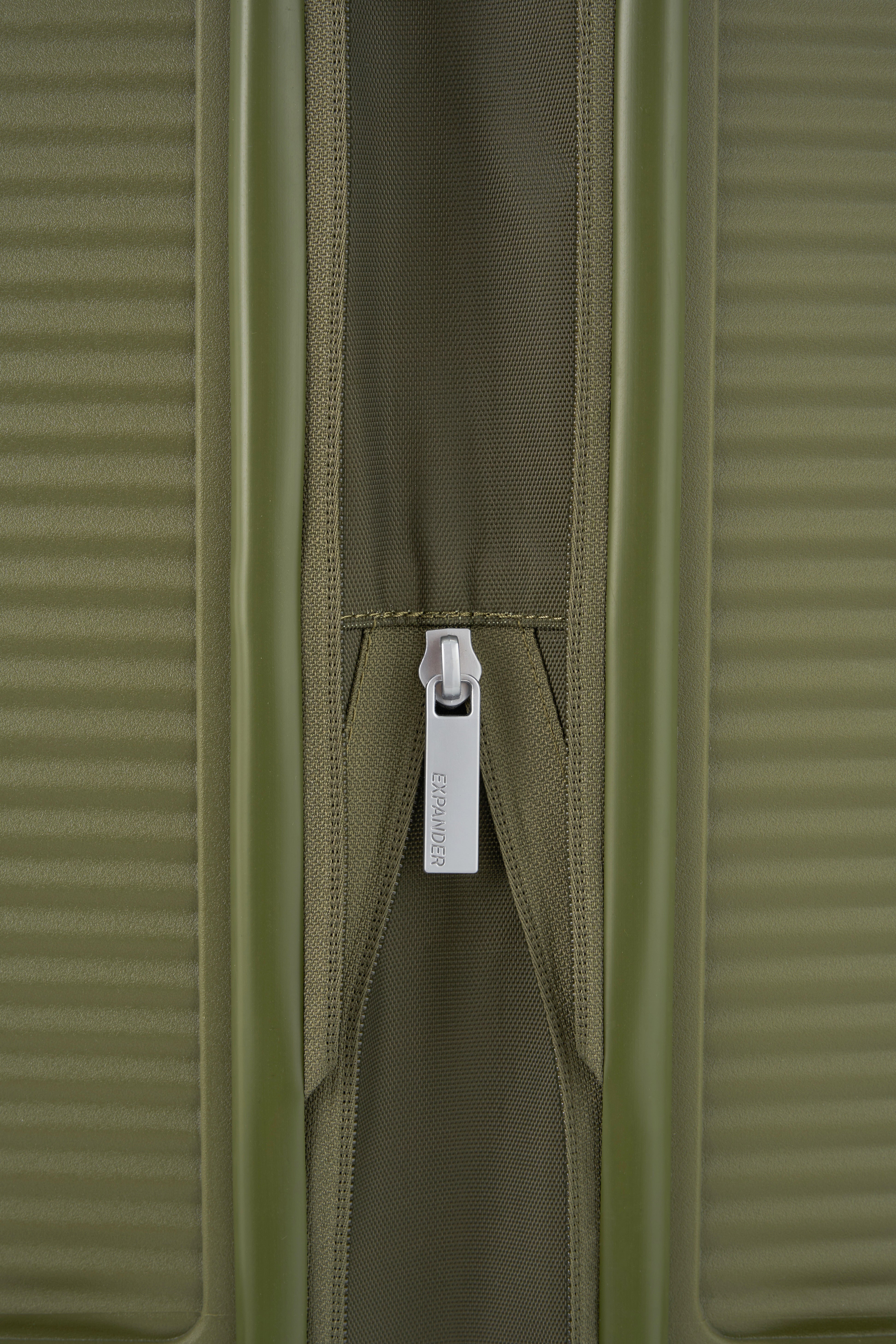 American Tourister - 55cm Curio Book opening - Khaki