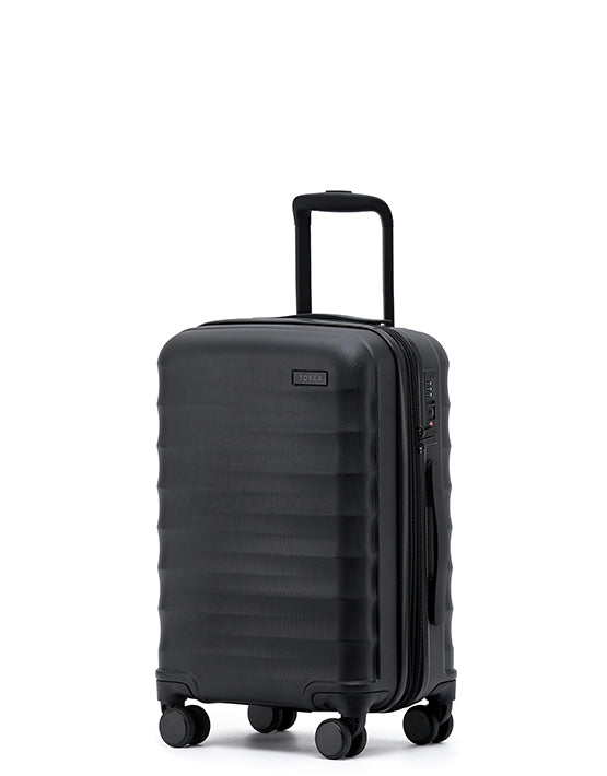 Tosca - Interstellar 2.0 20in Small On Board Spinner Suitcase - Black