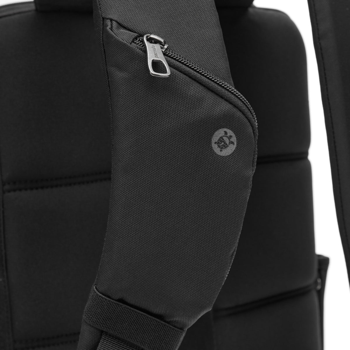 Pacsafe - Metrosafe X 16in Commuter Backpack - Black