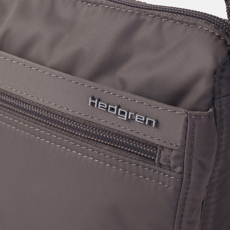 Hedgren - HIC176M.376 EYE Medium RFID Crossbody - Sepia