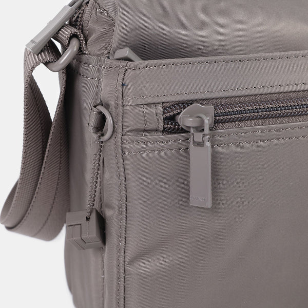 Hedgren - Hic176.376 Eye RFID Crossbody - Sepia Brown