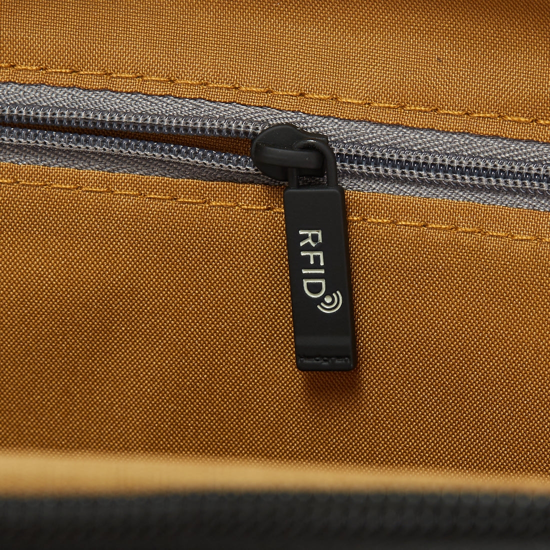 Hedgren - HNXT09.003 Chip Crossbody slim RFID - Black