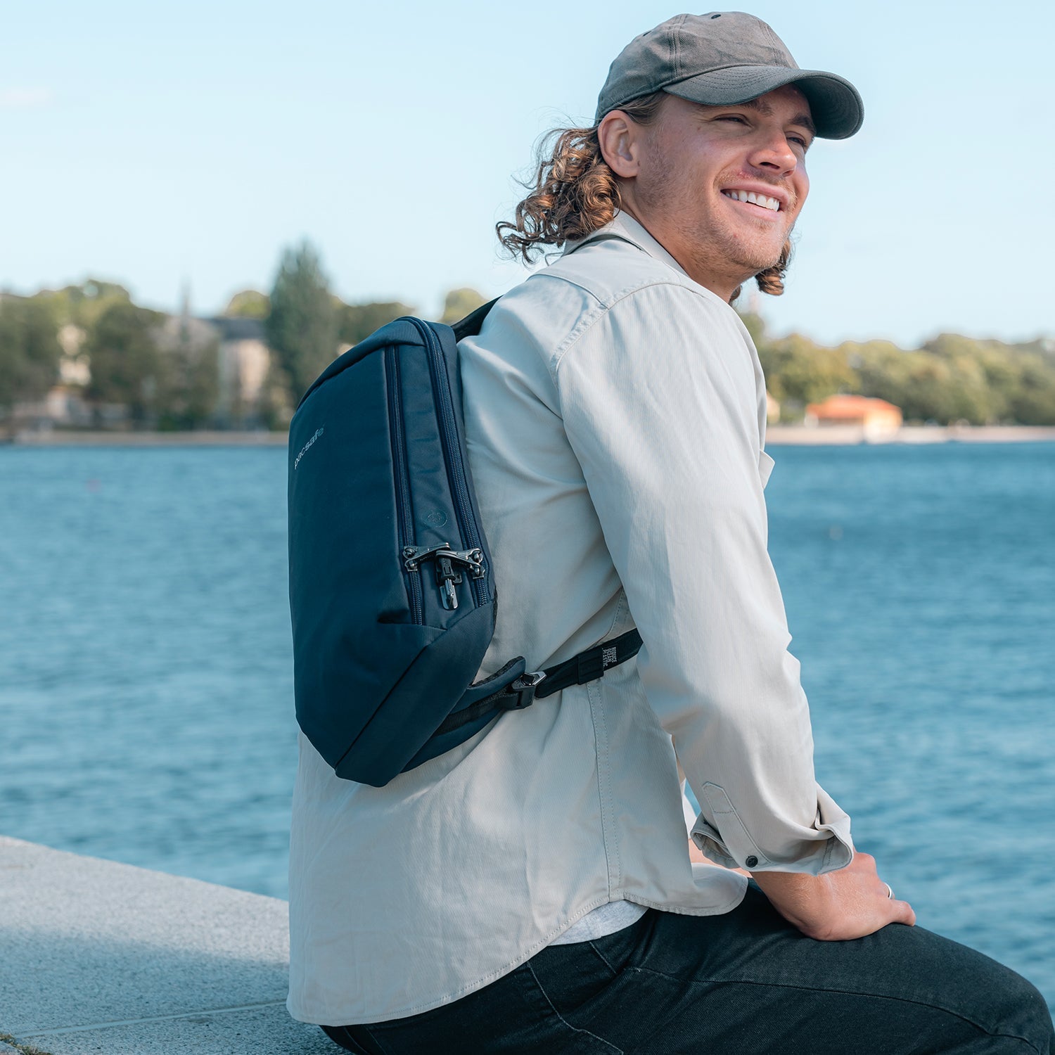 PacSafe - V Tech Sling Pack - Jet Black