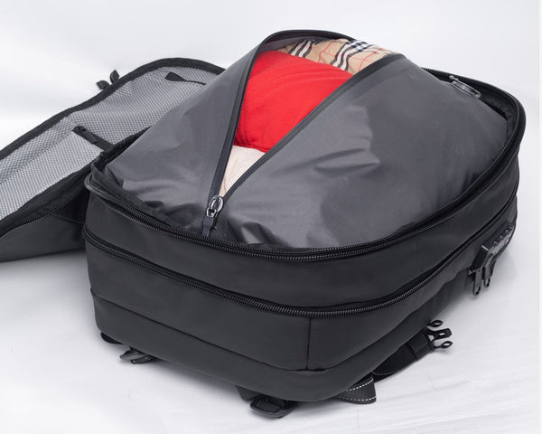 Travelite - Vacuum Compression Travel Backpack 17.3in with Pump - Black