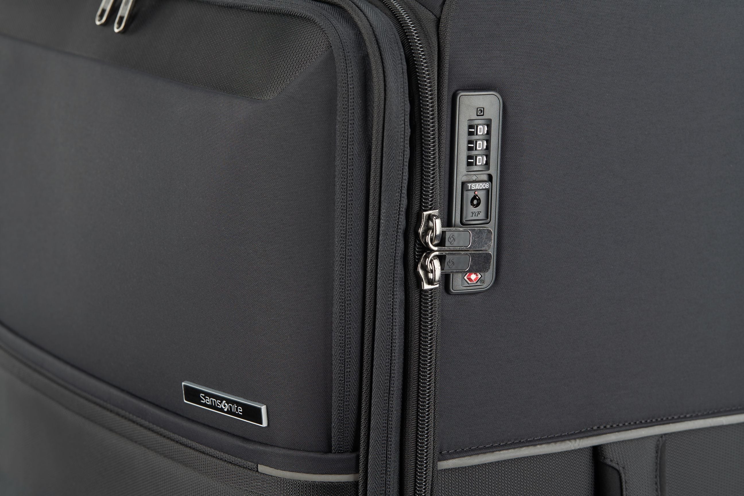 Samsonite - 73HR 78cm Large Suitcase - Black