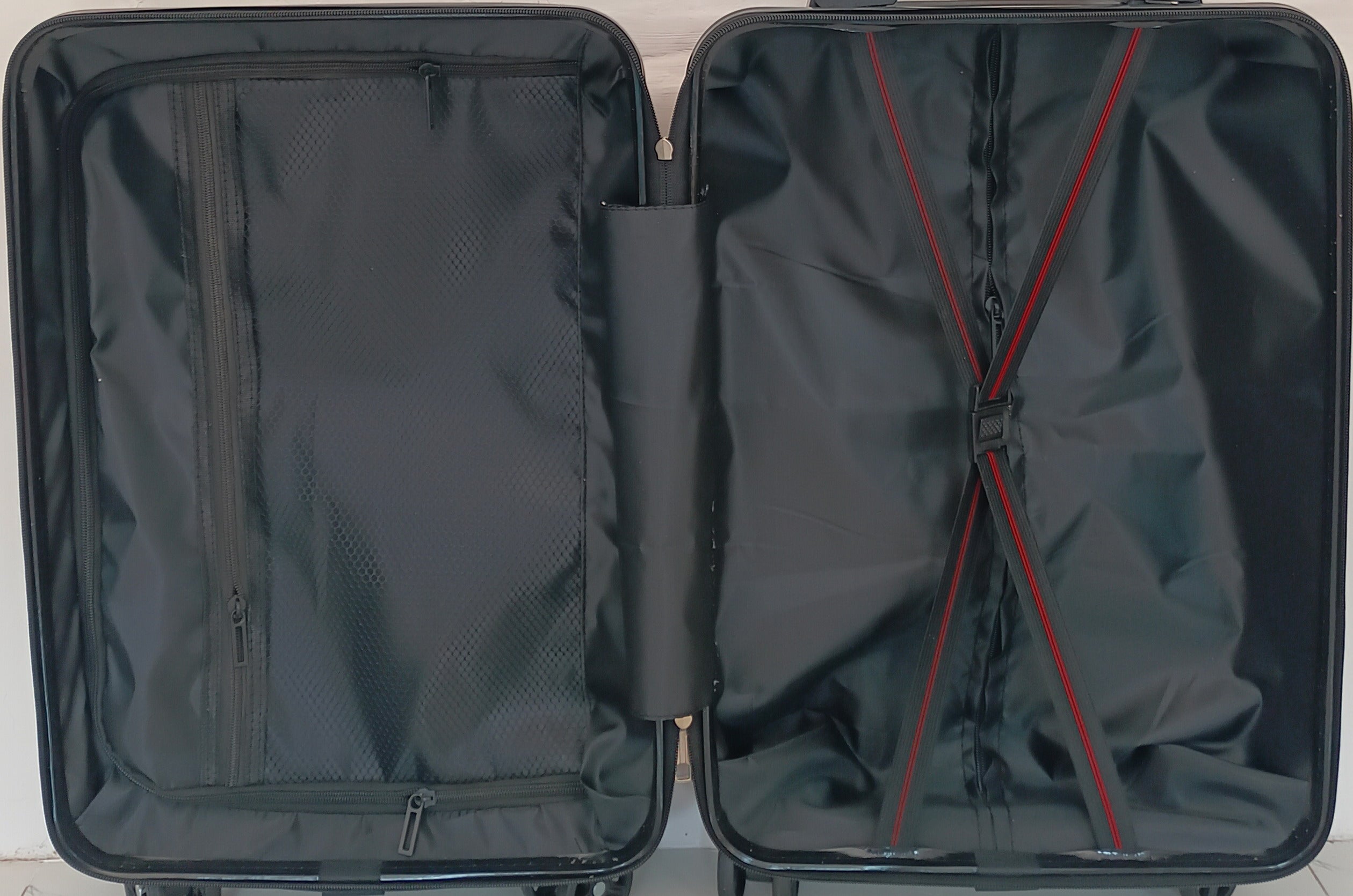Avengers - 20in MAR095 retro onboard suitcase - Black-2